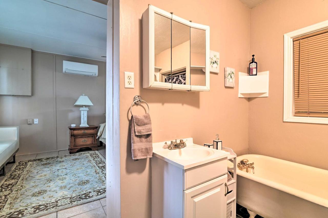 Pet-Friendly Auburndale House With Lake Views! Exteriör bild